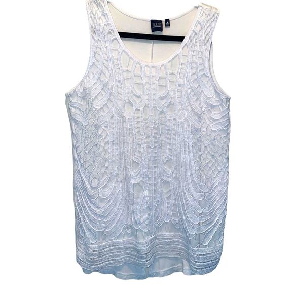 Blue Saks Fifth Ave White Embroidered Front Cotton Top size Medium - Picture 2 of 7